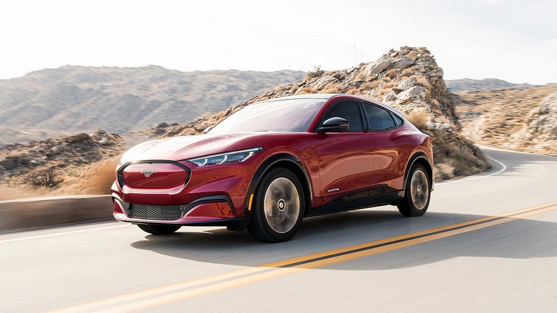 Ford Mustang Mach-E Extended Range RWD (2020-2022) front view, front quarter, diagonal, exterior