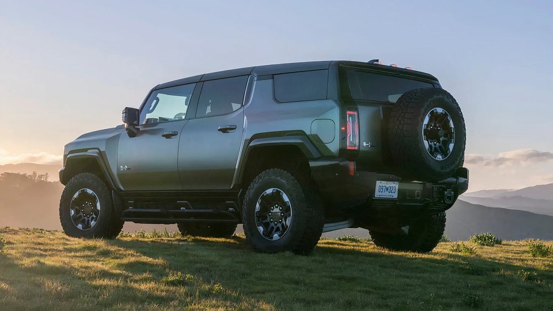 GMC Hummer EV SUV 2X (2024-…) rear quarter photo, three-quarter view, diagonal, exterior