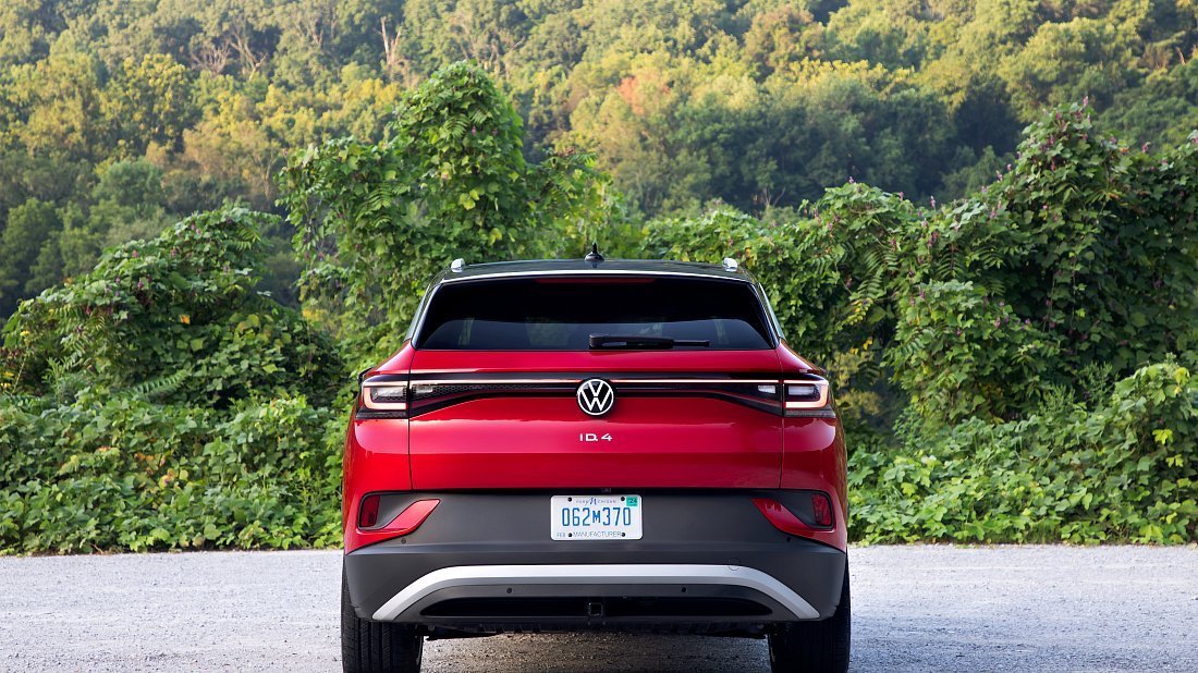 Volkswagen ID.4 Pro (2021-2022) rear view, taillights, trunk, spoiler, badge, bumper, exterior