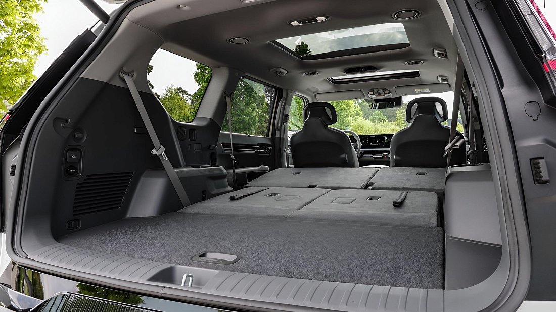 Kia EV9 Long Range AWD (2023-…) folded trunk photo, boot, expanded, folded seats, maximum volume, max cargo, max capacity, max storage