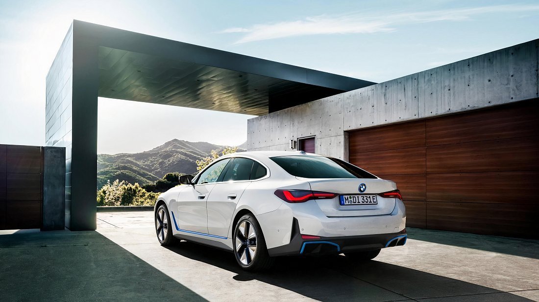 BMW i4 eDrive35 (2022-2024) rear quarter photo, three-quarter view, diagonal, exterior