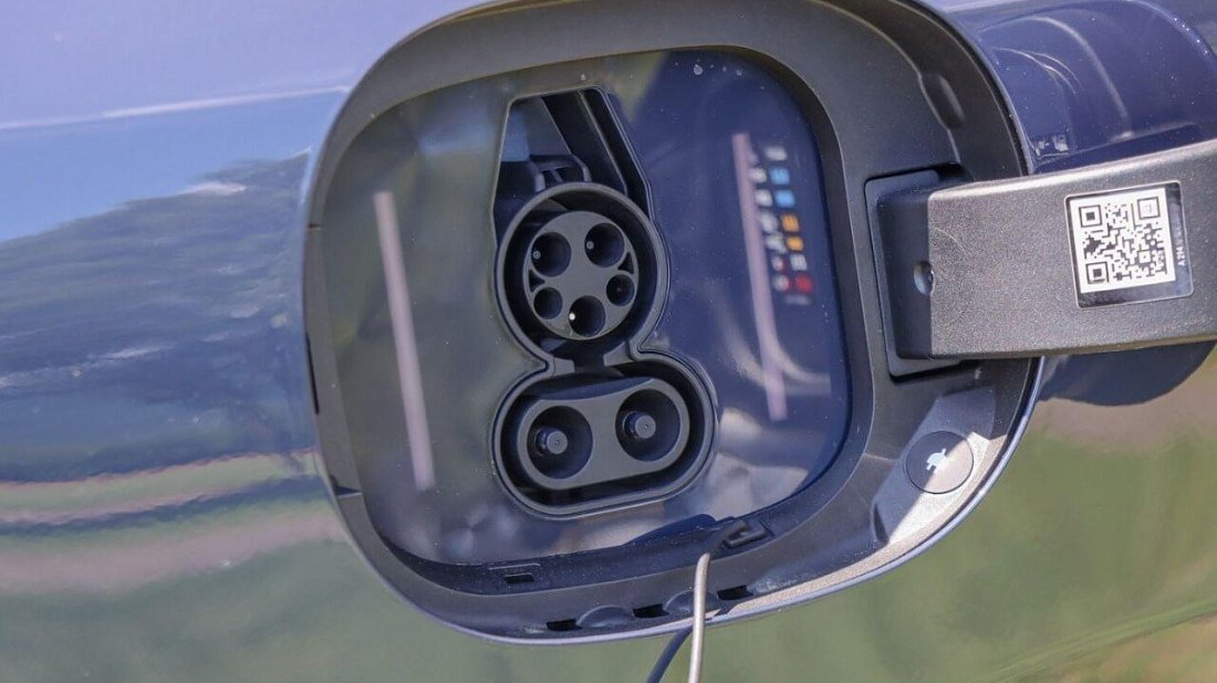 Mercedes EQE SUV 350 4MATIC (2022-…) charge port USA photo, charging, inlet, plug, connector