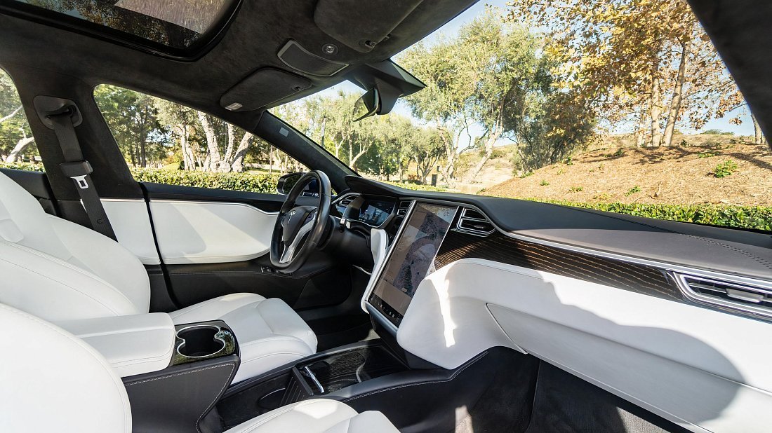 Tesla Model S 70 (2016) interior, front seat, driver seat, dashboard, steering wheel, infotainment, cockpit