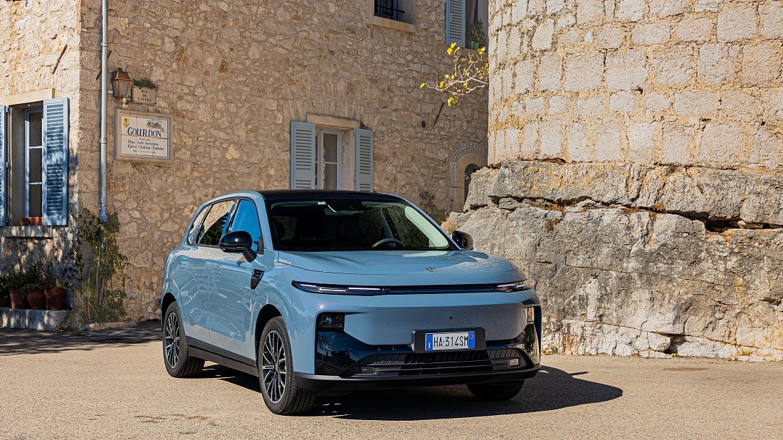 Leapmotor B10 Pro (2025-..) front view photo, front quarter, diagonal, exterior