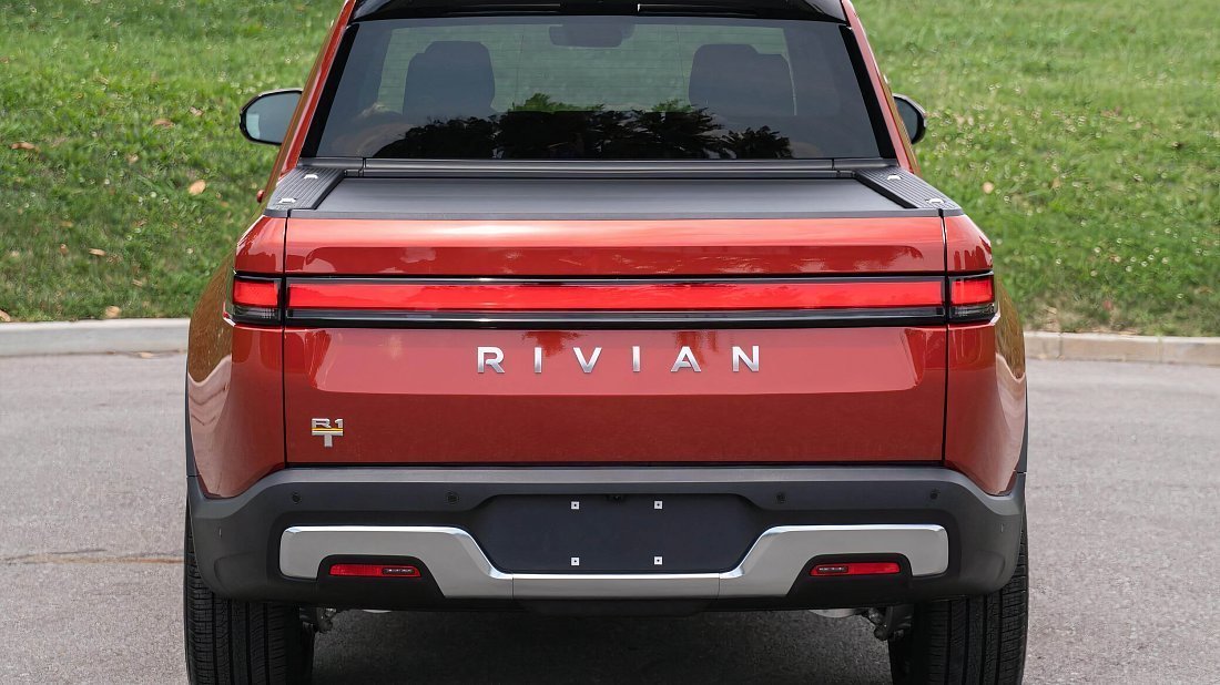 Rivian R1T Dual-Motor AWD Max (2022-2024) rear view, taillights, trunk, spoiler, badge, bumper, exterior