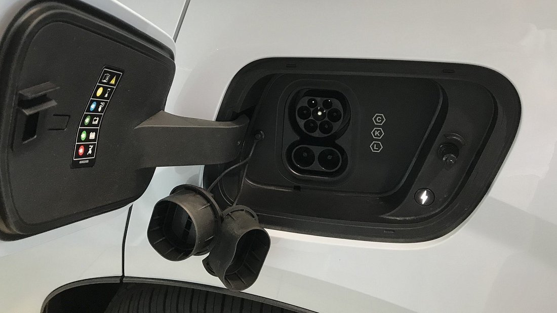 Volvo EX30 Twin Motor Performance (2023-…) charge port Europe, charging, inlet, plug, connector
