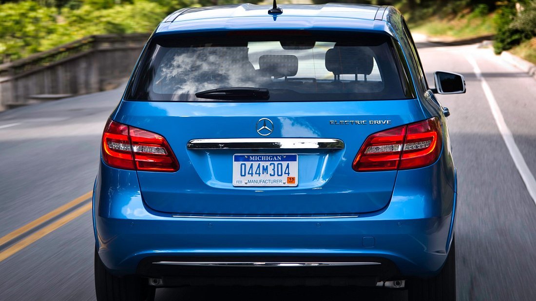 Mercedes B 250e (2014-2017) rear view photo, taillights, trunk, spoiler, badge, bumper, exterior