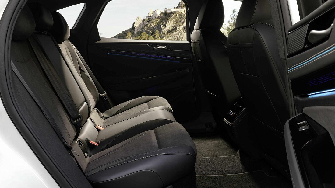 Volkswagen ID.7 GTX (2024-…) rear seats, back seats, passenger seats, legroom, headroom, interior