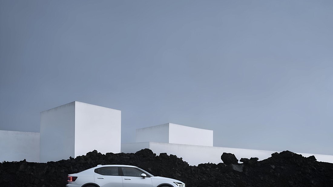 Polestar 2 Long Range Dual Motor (2020-2023) side profile photo, silhouette, doors, wheels, exterior