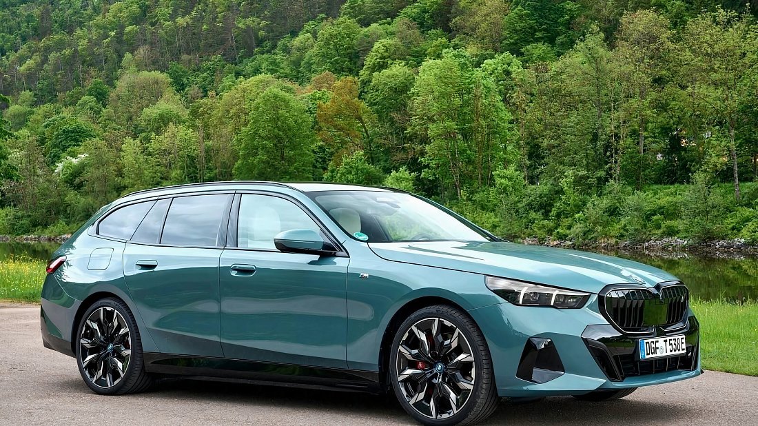 BMW i5 Touring eDrive40 (2025-…) front view, front quarter, diagonal, exterior