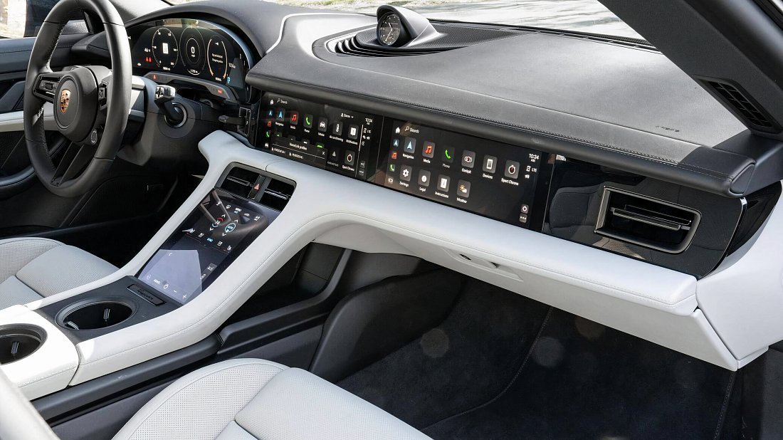 Porsche Taycan Turbo Cross Turismo (2021-2024) interior photo, front seat, driver seat, dashboard, steering wheel, infotainment, cockpit