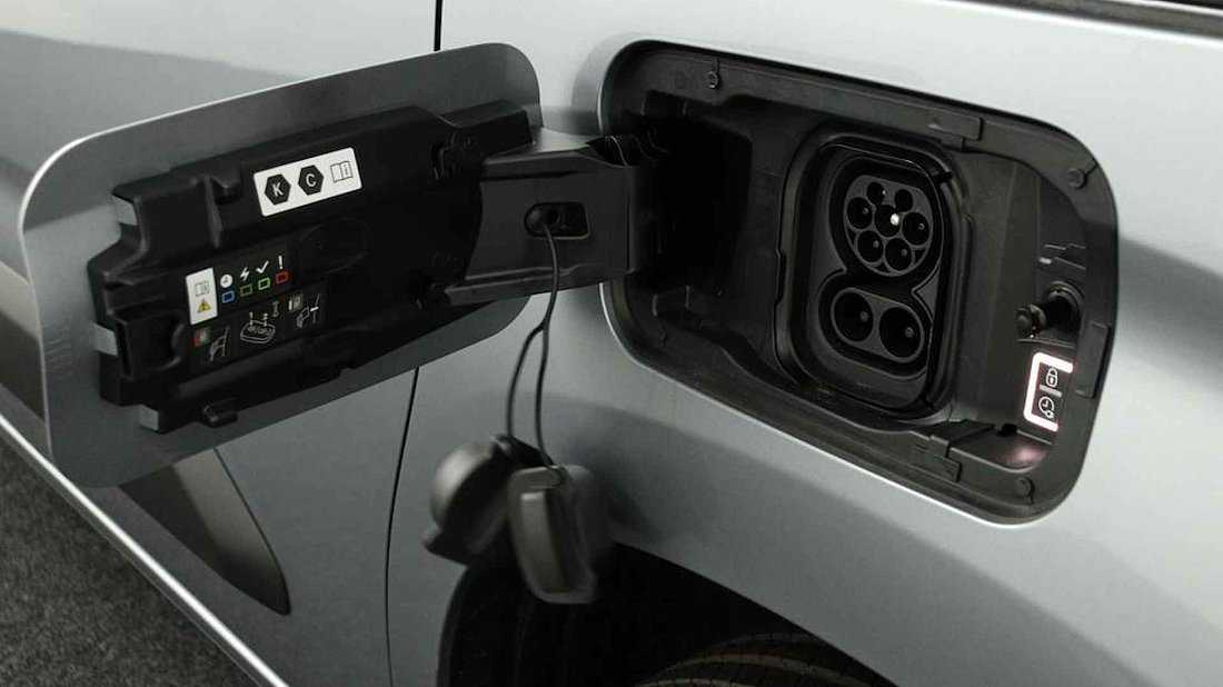 Toyota Proace City Verso Electric L2 50 kWh (2021-2024) charge port Europe, charging, inlet, plug, connector