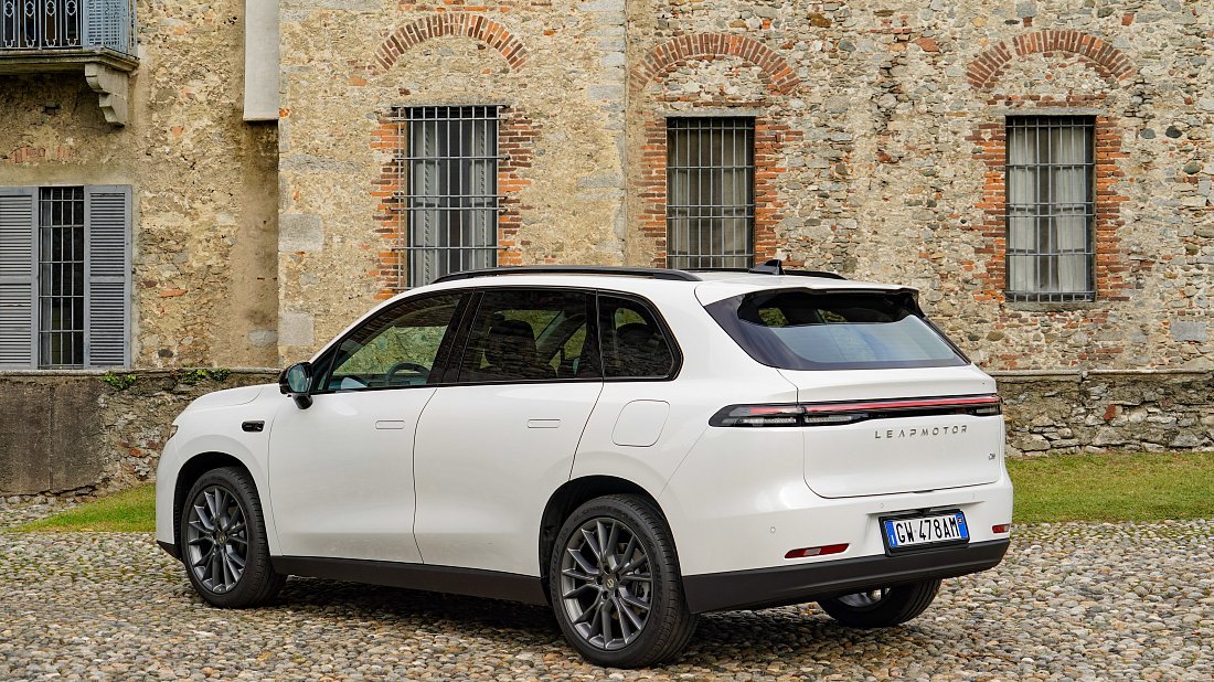 Leapmotor C10 (2024-..) rear quarter, three-quarter view, diagonal, exterior