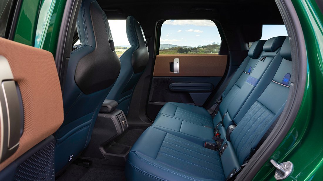 Mini Countryman SE ALL4 (2024-…) rear seats, back seats, passenger seats, legroom, headroom, interior