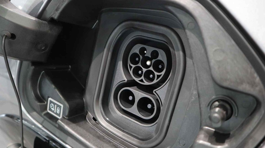 Peugeot e-208 51 kWh (2023-…) charge port Europe, charging, inlet, plug, connector