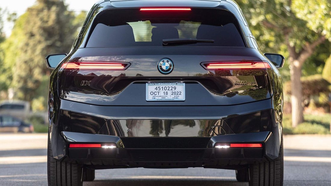 BMW iX M60 xDrive (2022-2025) rear view, taillights, trunk, spoiler, badge, bumper, exterior
