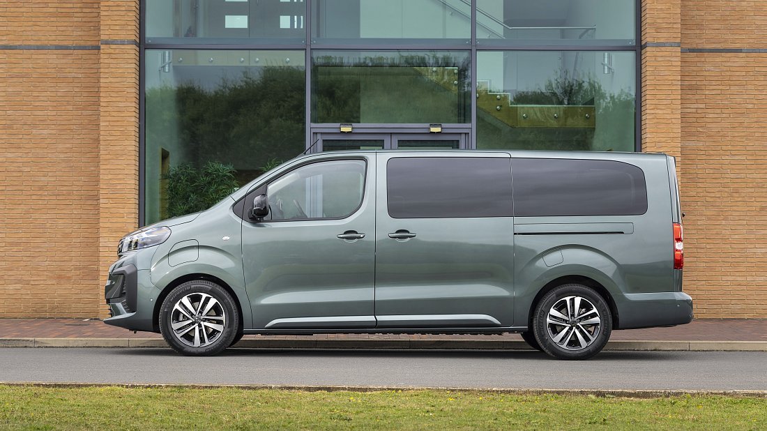 Peugeot e-Traveller L3 50 kWh (2024-...) side profile, silhouette, doors, wheels, exterior