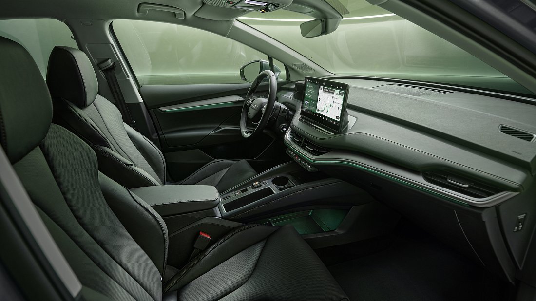 Škoda Enyaq 85 (2025-…) interior, front seat, driver seat, dashboard, steering wheel, infotainment, cockpit