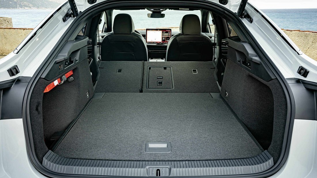 Volkswagen ID.7 GTX (2024-…) trunk, boot, expanded, folded seats, maximum volume, max cargo, max capacity, max storage
