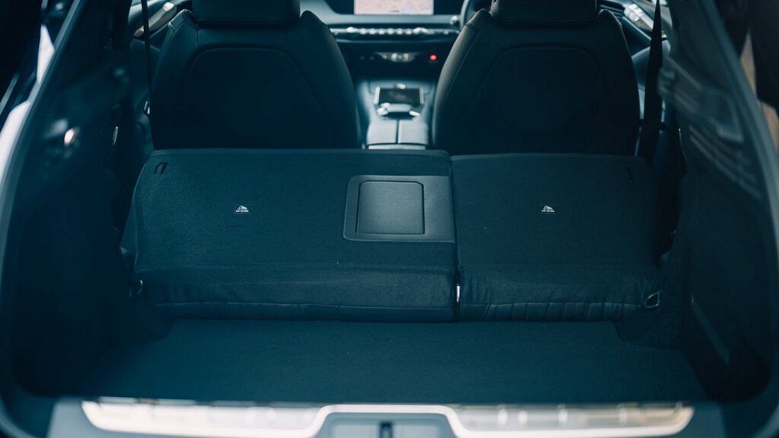 DS 4 E-Tense (2025-…) trunk, boot, expanded, folded seats, maximum volume, max cargo, max capacity, max storage