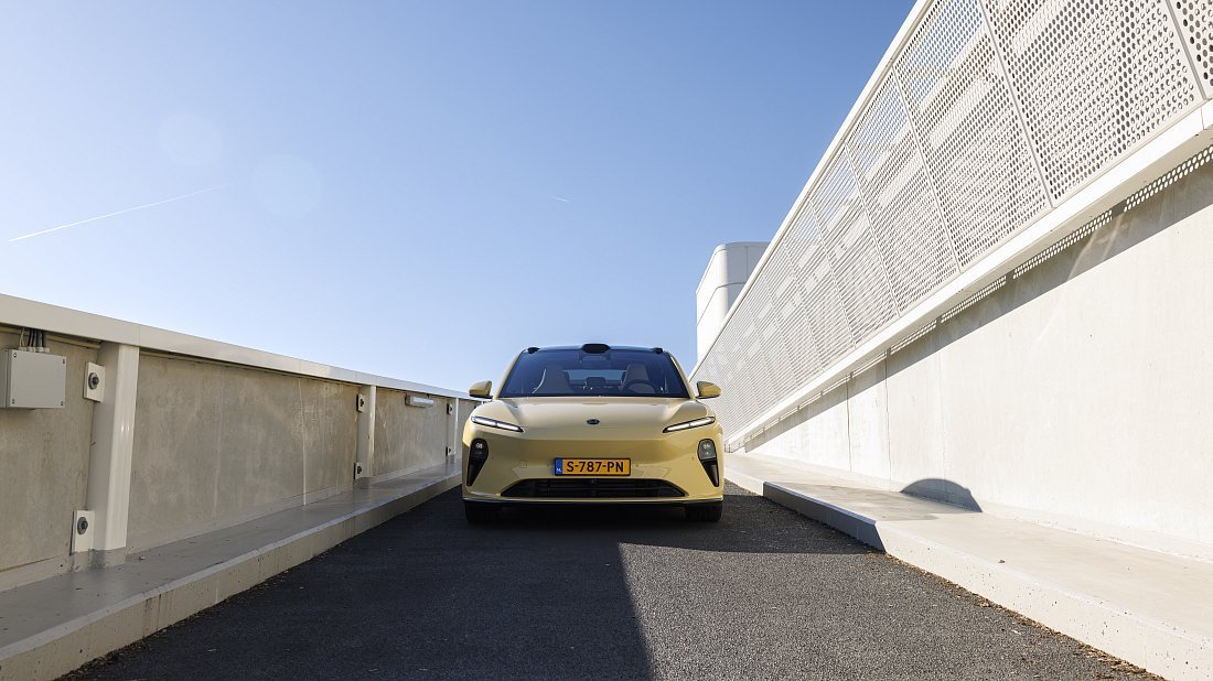 NIO ET5 Long Range (2022-…) front fascia, grille, headlights, bumper, exterior