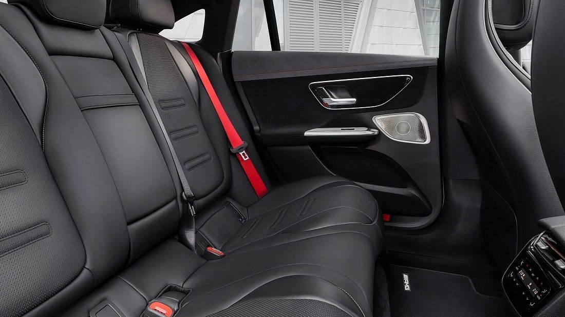 Mercedes EQE AMG 53 4MATIC+ (2022-…) rear seats, back seats, passenger seats, legroom, headroom, interior