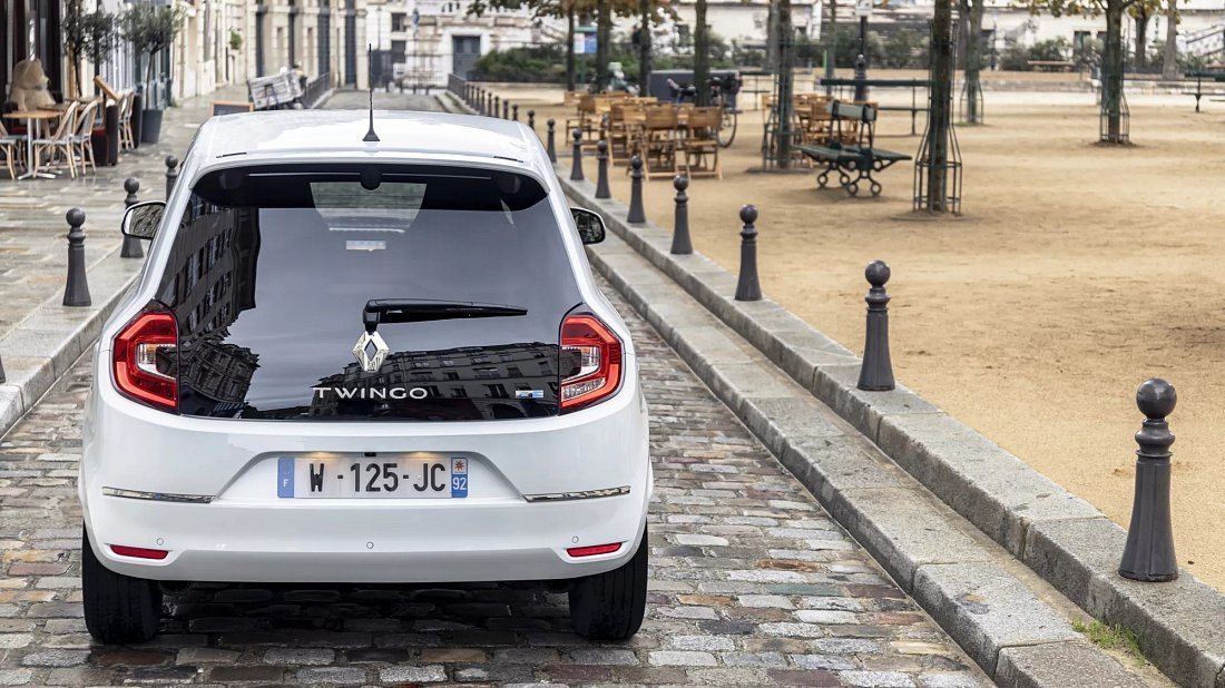 Renault Twingo Z.E. (2020-2024) rear view, taillights, trunk, spoiler, badge, bumper, exterior