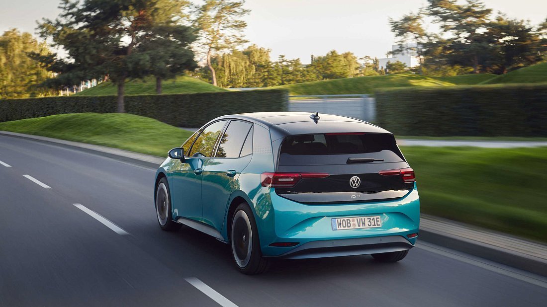 Volkswagen ID.3 1st Edition (2019-2021) rear quarter photo, three-quarter view, diagonal, exterior