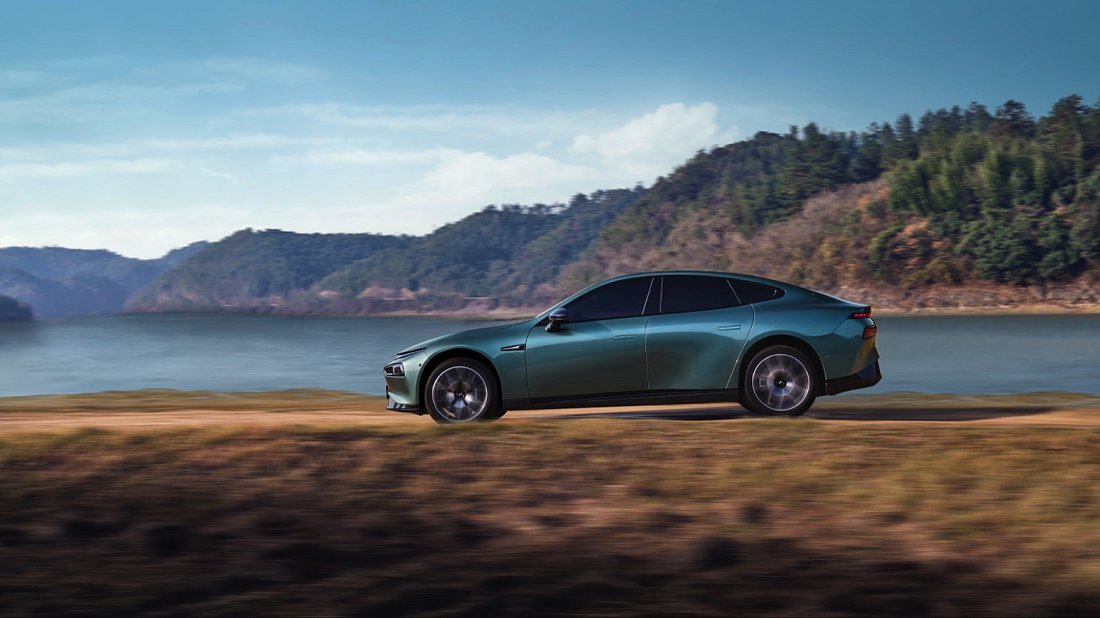 XPENG P7 AWD Performance (2023-…) side profile, silhouette, doors, wheels, exterior