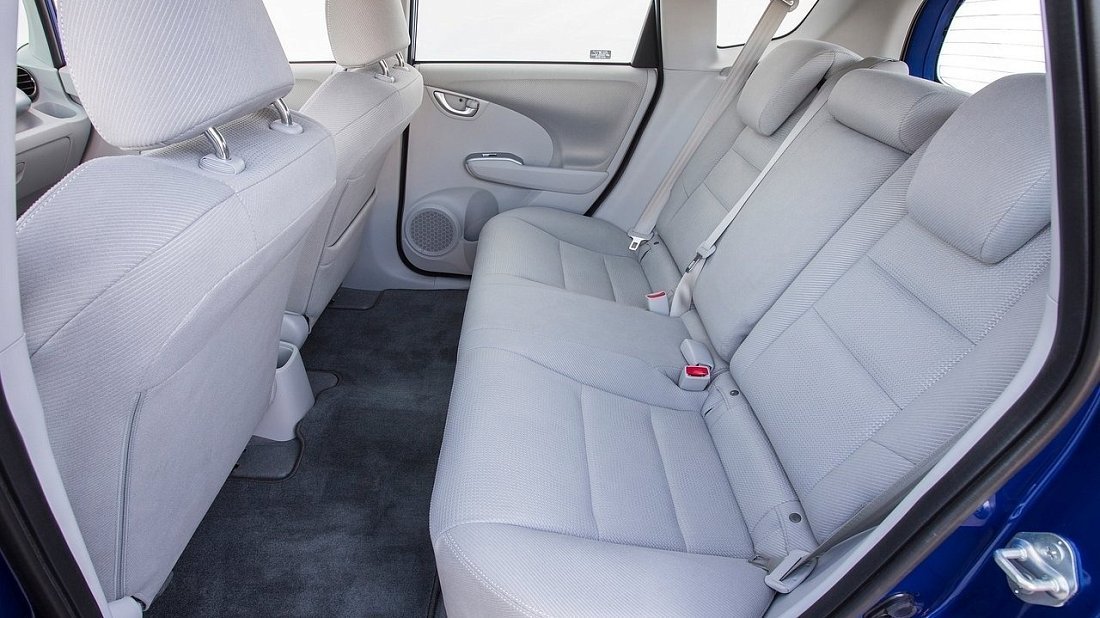 Honda Fit EV (2013-2015) rear seats photo, back seats, passenger seats, legroom, headroom, interior