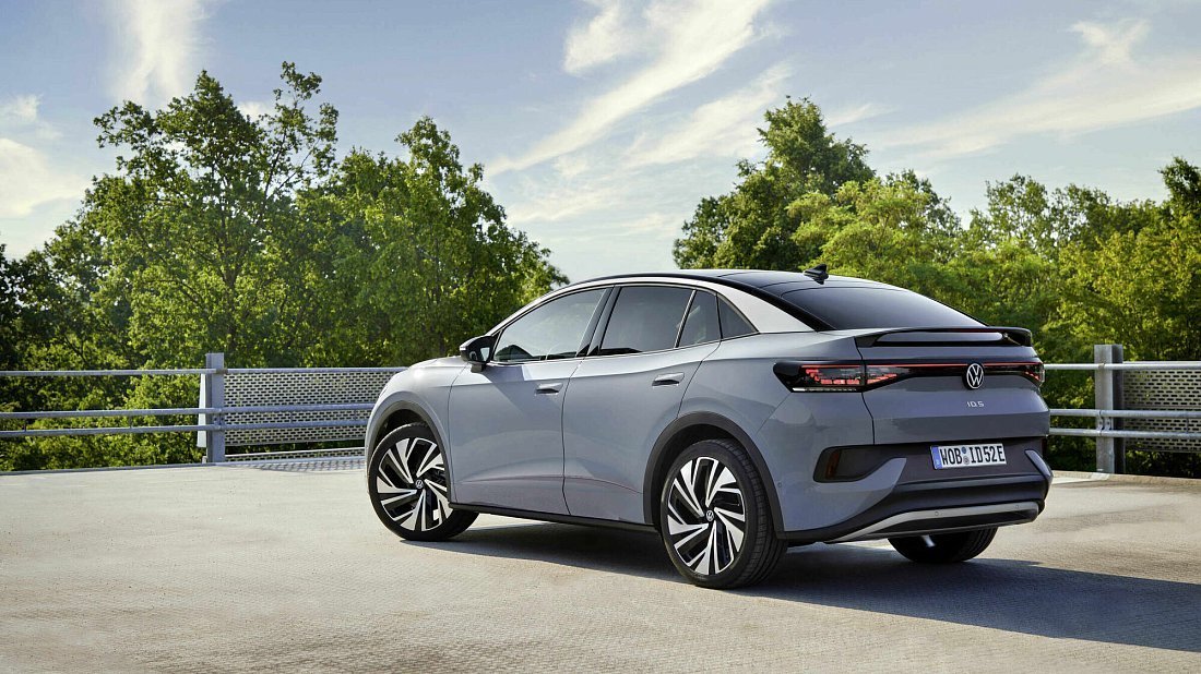 Volkswagen ID.5 Pro (2023-…) rear quarter, three-quarter view, diagonal, exterior