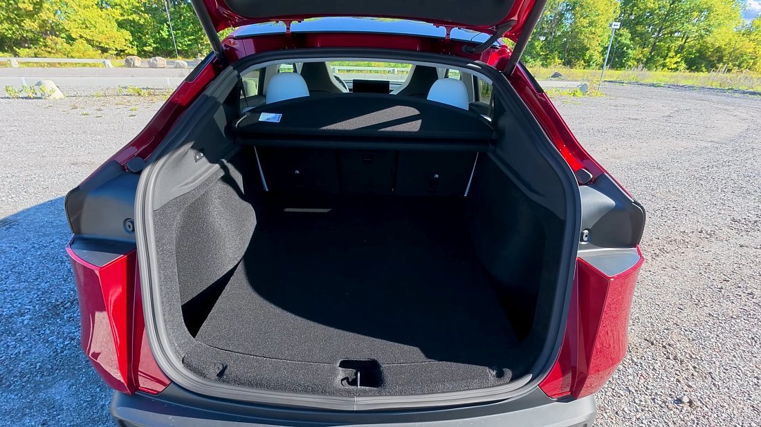 Tesla Model Y Performance (2025-...) trunk photo, boot, seats up, seats upright, cargo space, cargo volume, cargo capacity, storage