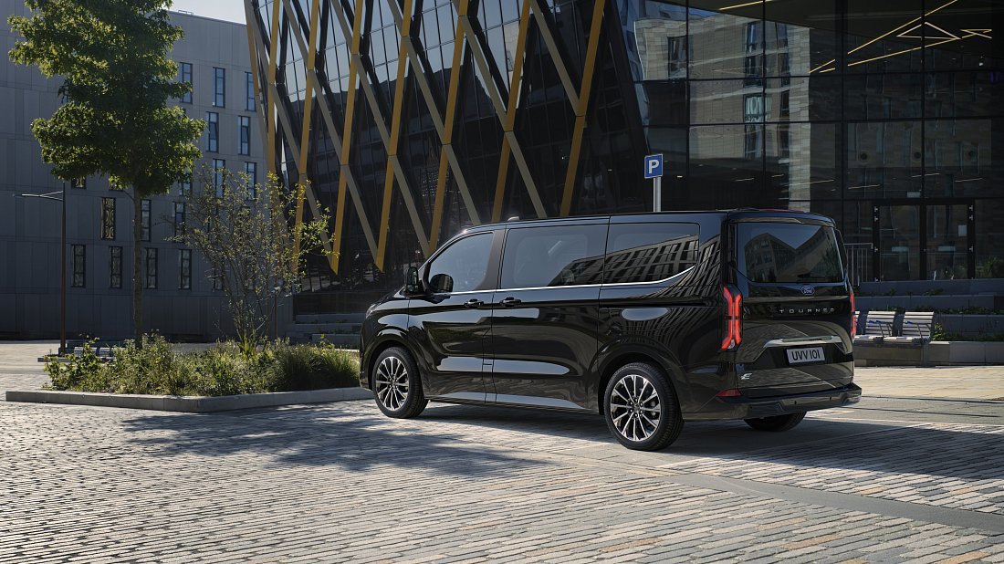 Ford e-Tourneo Custom L1 210 kW (2024-...) rear quarter, three-quarter view, diagonal, exterior