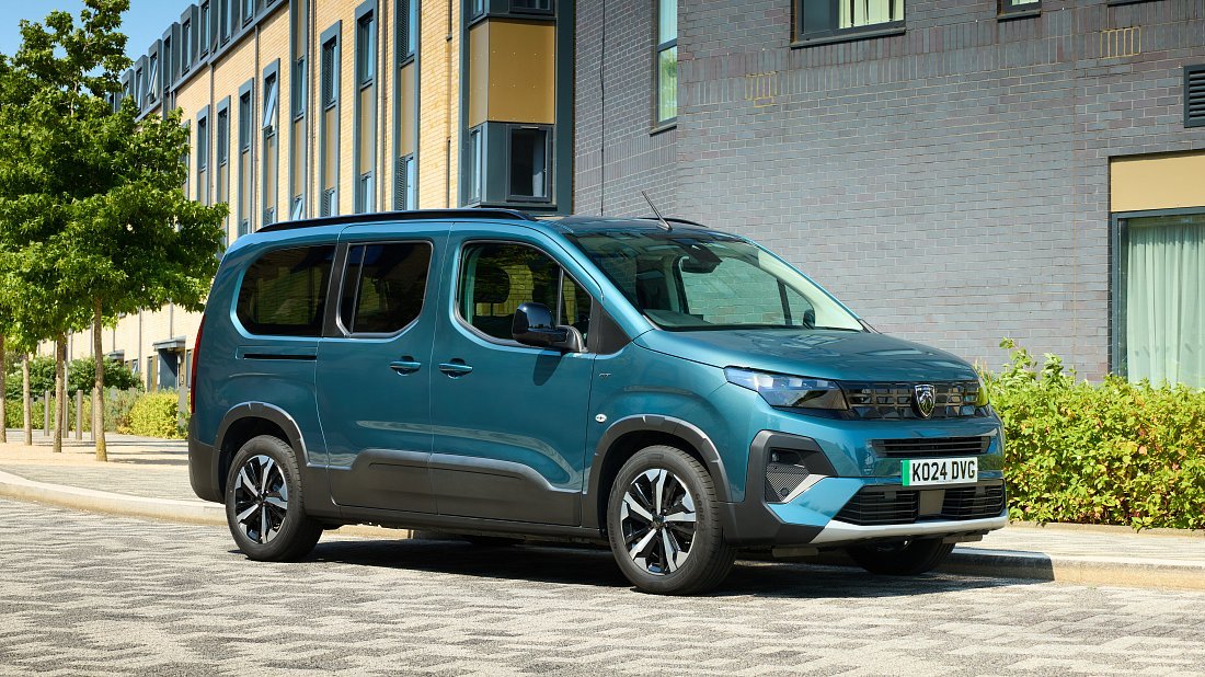 Peugeot e-Rifter XL 50 kWh (2024-...) front view, front quarter, diagonal, exterior