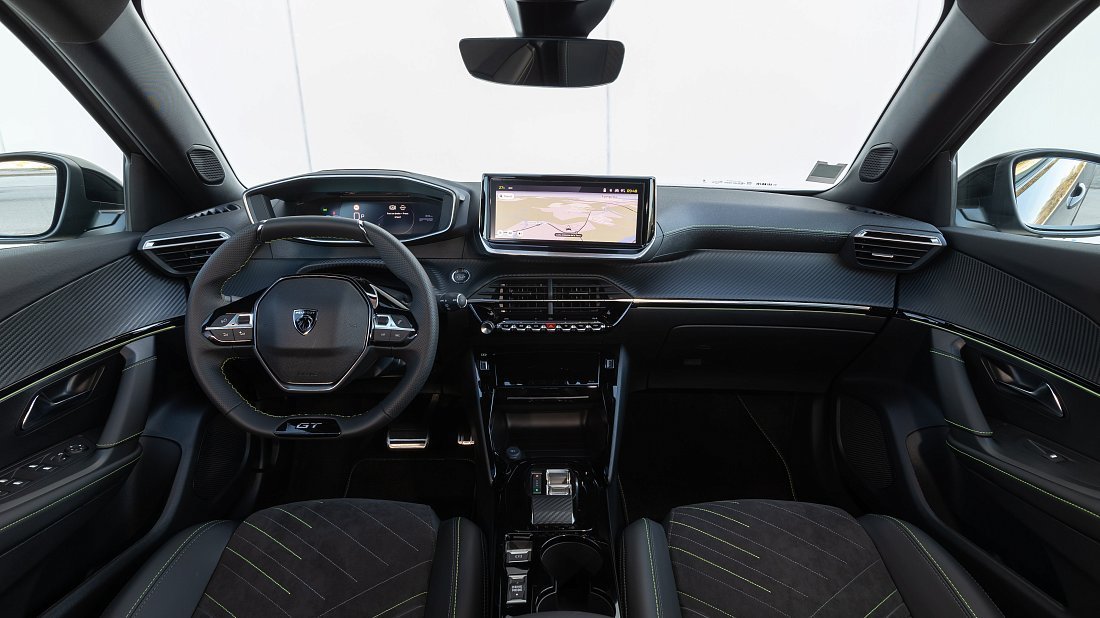 Peugeot e-2008 50 kWh (2023-…) interior, front seat, driver seat, dashboard, steering wheel, infotainment, cockpit
