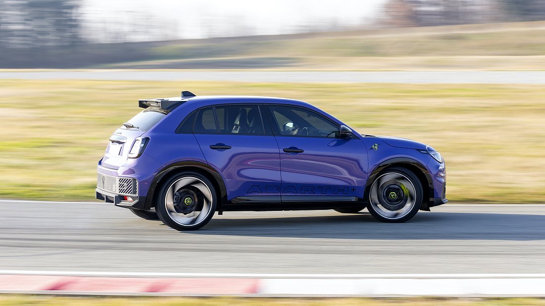 Abarth 600e Scorpionissima (2024-…) side profile, silhouette, doors, wheels, exterior