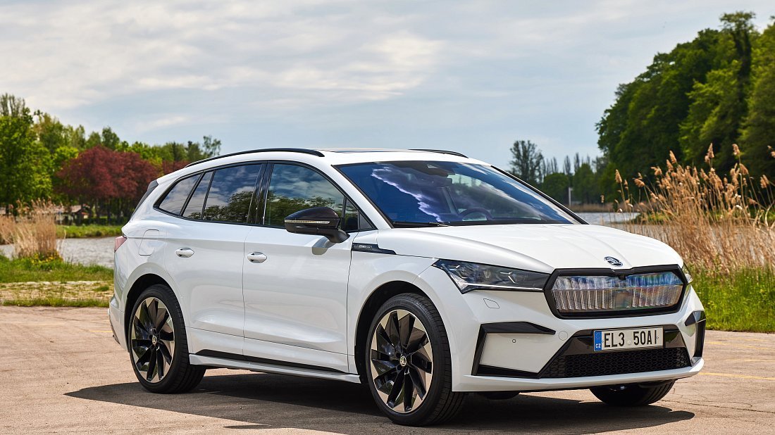 Škoda Enyaq iV 50 (2021-2023) front view, front quarter, diagonal, exterior