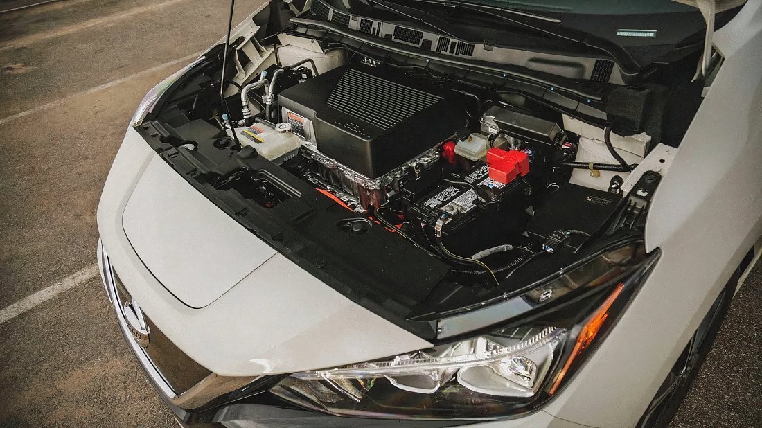 Nissan Leaf 62 kWh (2017-2022) frunk, front trunk, under hood, storage, cargo, capacity, bonus space