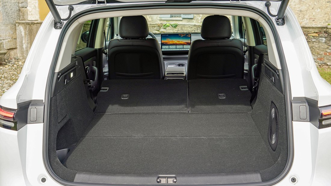 Leapmotor C10 (2024-..) trunk, boot, expanded, folded seats, maximum volume, max cargo, max capacity, max storage