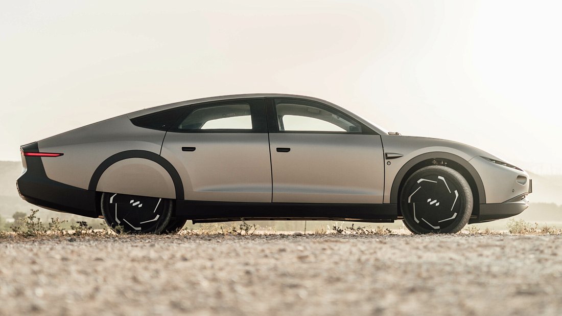 Lightyear 0 (2022-2023) side profile photo, silhouette, doors, wheels, exterior
