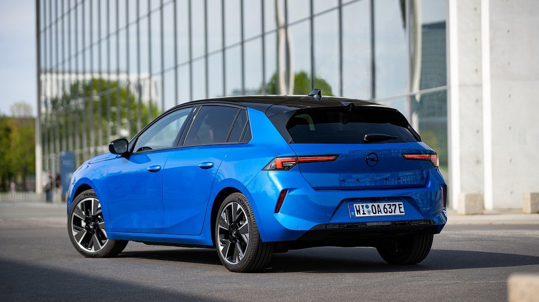 Opel Astra Electric (2023-…) rear quarter, three-quarter view, diagonal, exterior
