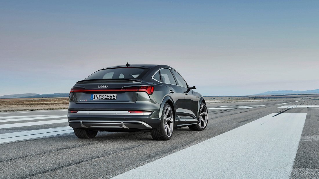 Audi e-tron Sportback S (2020-2022) rear quarter photo, three-quarter view, diagonal, exterior
