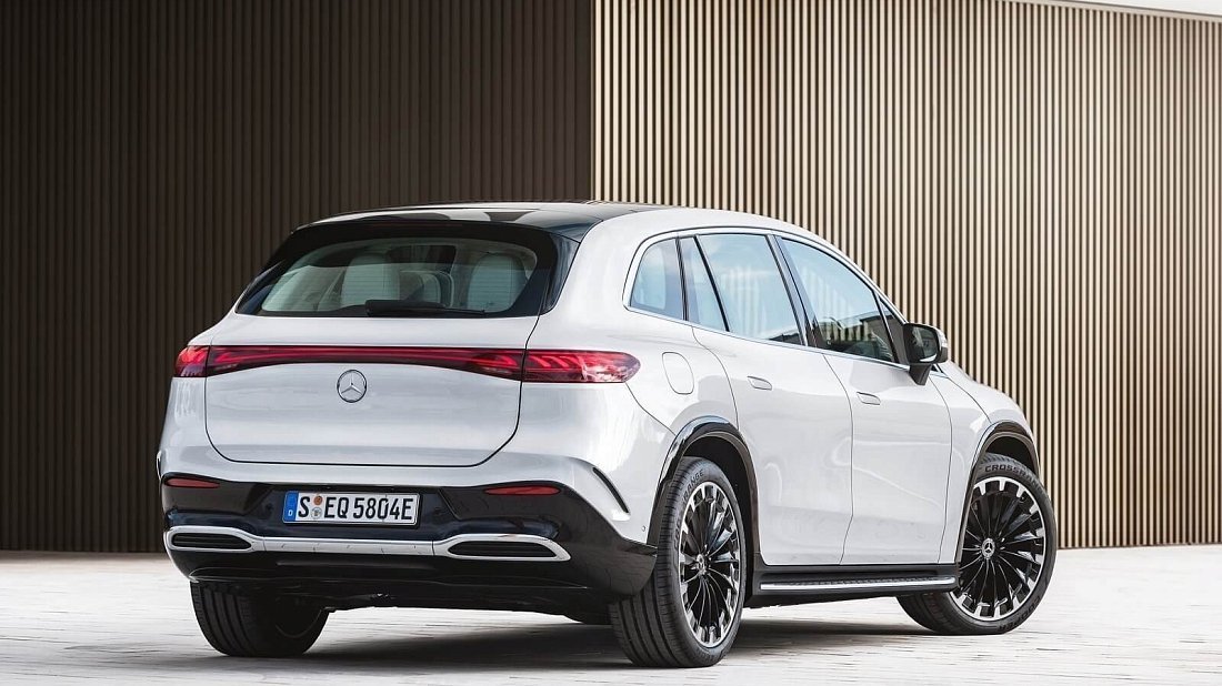 Mercedes EQS SUV 580 4MATIC (2023-…) rear quarter, three-quarter view, diagonal, exterior