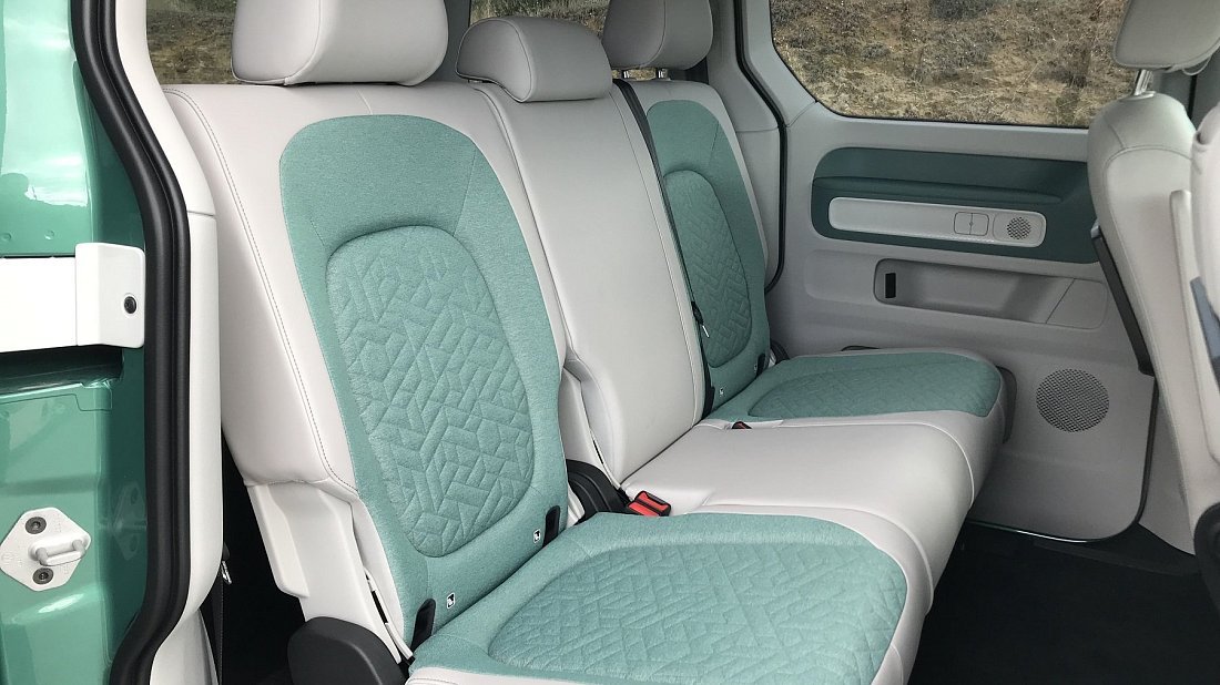 Volkswagen ID.Buzz Long Pro S (2024-…) rear seats, back seats, passenger seats, legroom, headroom, interior