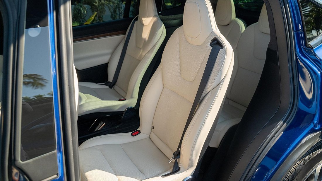 Tesla Model X Dual Motor (2025-…) rear seats photo, back seats, passenger seats, legroom, headroom, interior