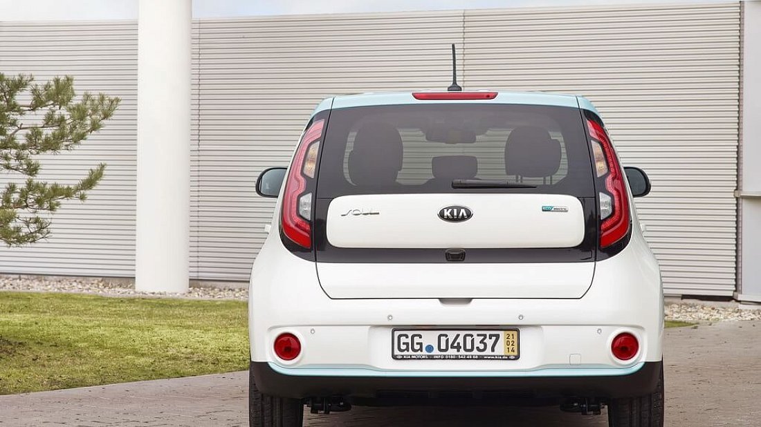Kia Soul EV (2014-2017) rear view, taillights, trunk, spoiler, badge, bumper, exterior