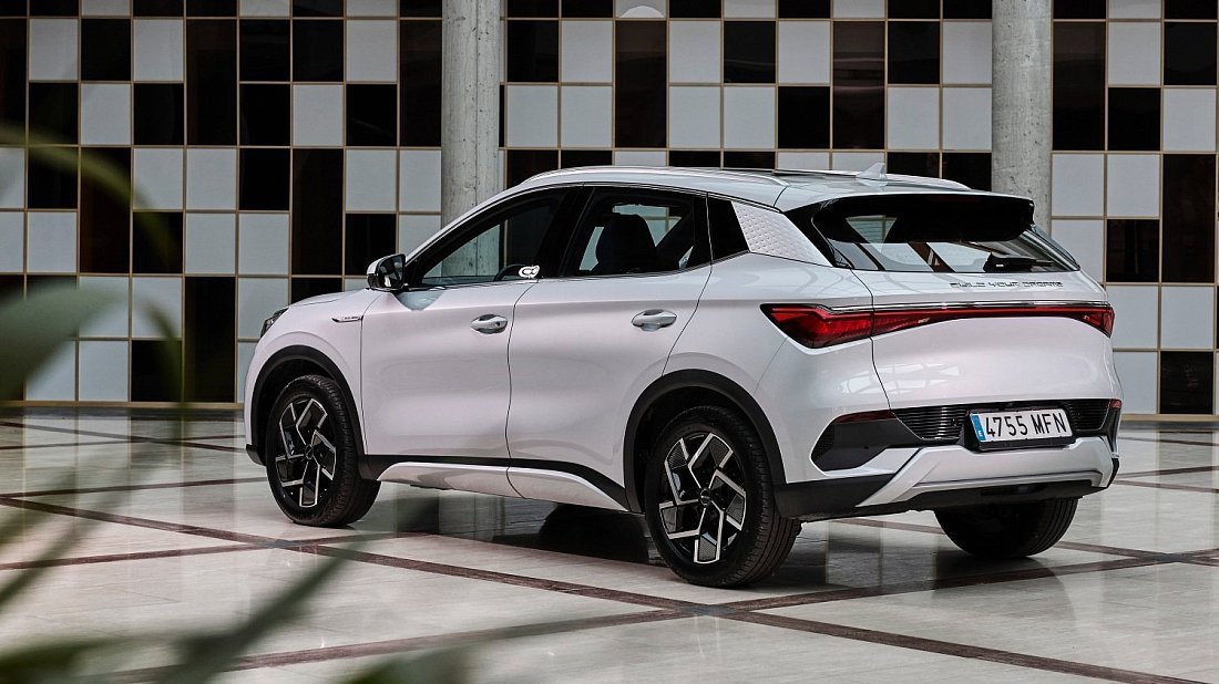 BYD Atto 3 FWD (2022-…) rear quarter, three-quarter view, diagonal, exterior
