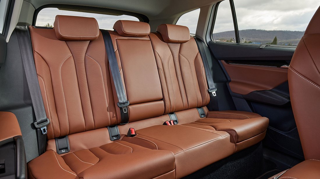 Škoda Enyaq 60 (2023-2024) rear seats, back seats, passenger seats, legroom, headroom, interior