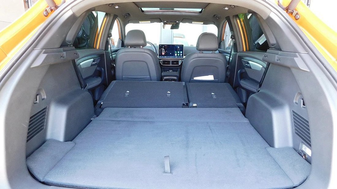 VinFast VF 8 Plus (2024-…) trunk, boot, expanded, folded seats, maximum volume, max cargo, max capacity, max storage
