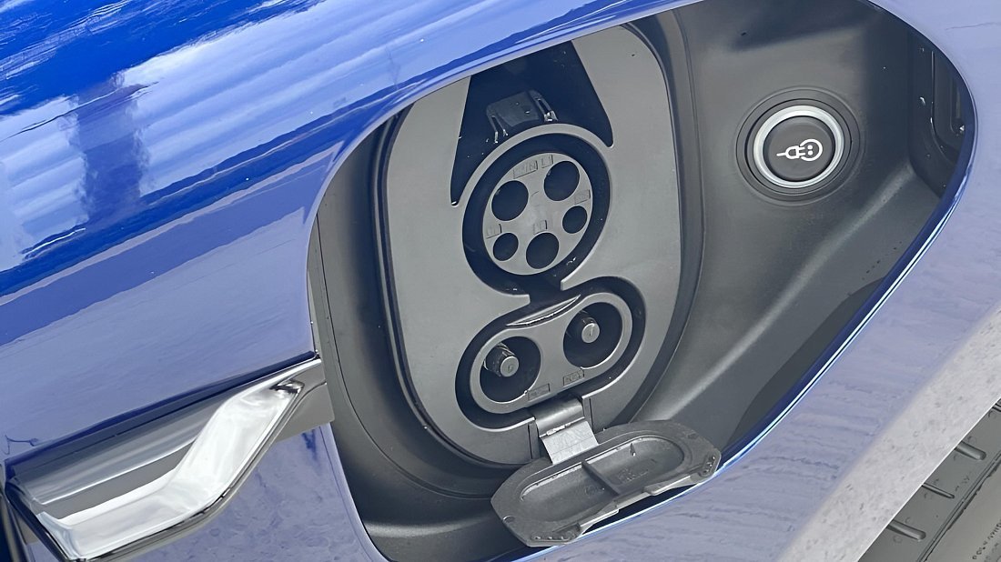 Porsche Taycan Turbo Cross Turismo (2024-…) charge port USA, charging, inlet, plug, connector